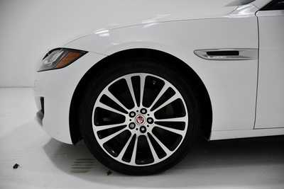 2018 Jaguar XF, $25995. Photo 5