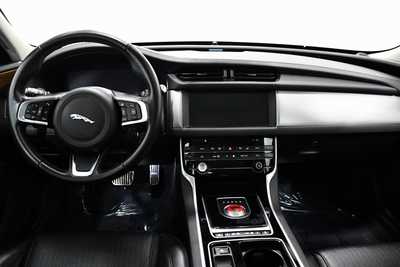 2018 Jaguar XF, $25995. Photo 7