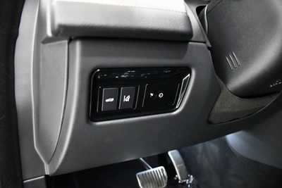 2018 Jaguar XF, $25995. Photo 8