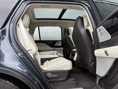 2021 Lincoln Aviator, $43995. Photo 9