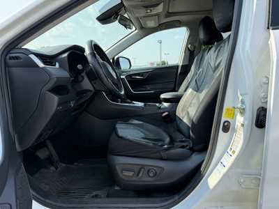 2021 Toyota RAV4, $26495. Photo 5