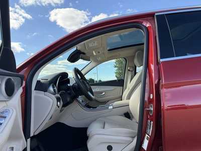 2022 Mercedes-Benz GLC-Class, $37995. Photo 5