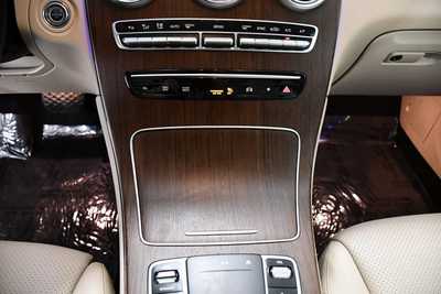 2022 Mercedes-Benz GLC-Class, $36995. Photo 12