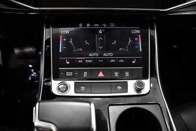2022 Audi Q7, $35695. Photo 12