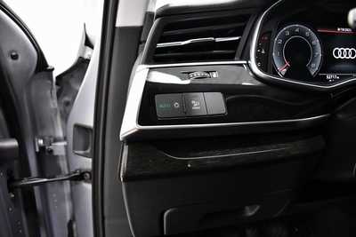 2022 Audi Q7, $35695. Photo 9