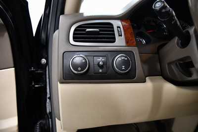2013 GMC Yukon XL, $12995. Photo 9