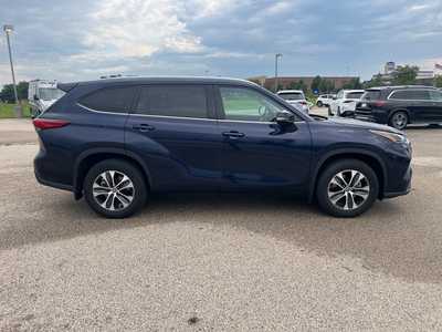 2021 Toyota Highlander, $36495. Photo 4