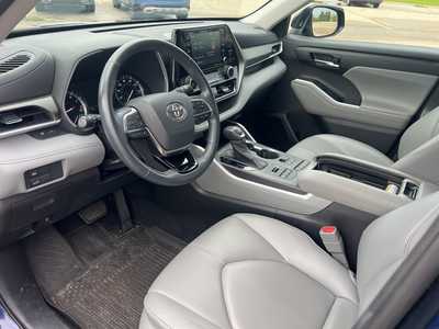 2021 Toyota Highlander, $36495. Photo 9