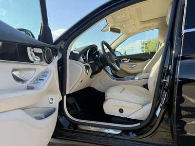 2020 Mercedes-Benz GLC-Class, $21500. Photo 5
