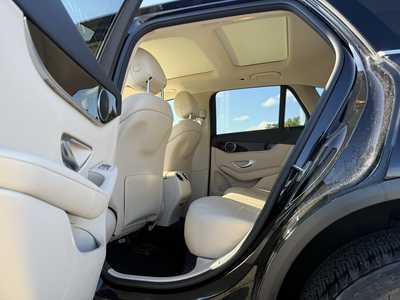 2020 Mercedes-Benz GLC-Class, $21500. Photo 7