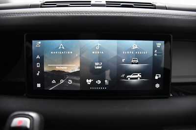 2024 Land Rover Defender, $62995. Photo 11