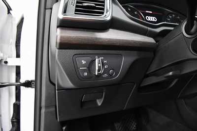 2023 Audi Q5, $31995. Photo 9