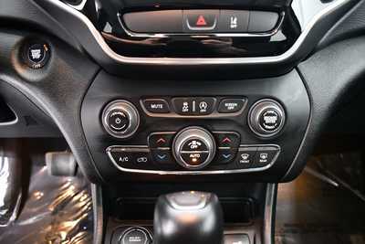 2022 Jeep Cherokee, $20995. Photo 12