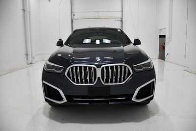 2022 BMW X6, $50795. Photo 2