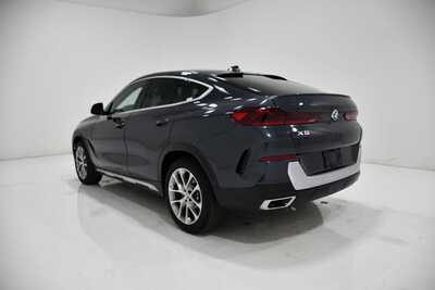2022 BMW X6, $50795. Photo 3