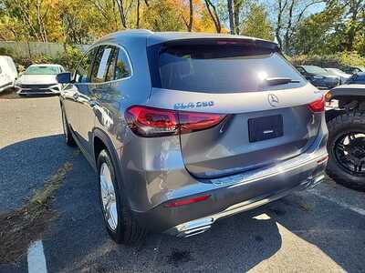 2022 Mercedes-Benz GLA-Class, $26995. Photo 2