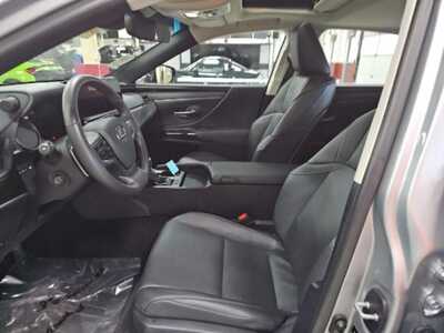 2023 Lexus ES Series, $33995. Photo 2