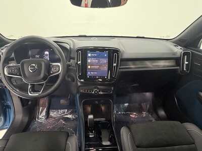 2023 Volvo C40 EV, $18995. Photo 8