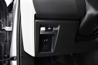 2023 Land Rover Defender, $54695. Photo 11