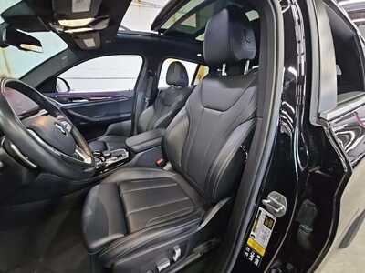 2023 BMW X4, $40000. Photo 3