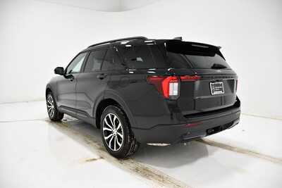 2025 Ford Explorer, $40000. Photo 3