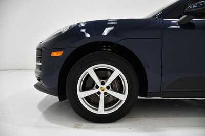 2021 Porsche Macan, $35000. Photo 7
