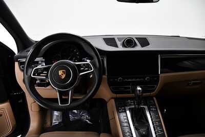 2021 Porsche Macan, $35000. Photo 8