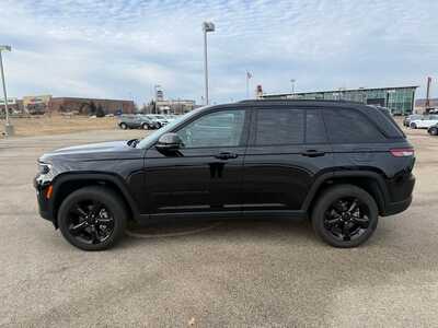 2024 Jeep Grand Cherokee, $32000. Photo 2