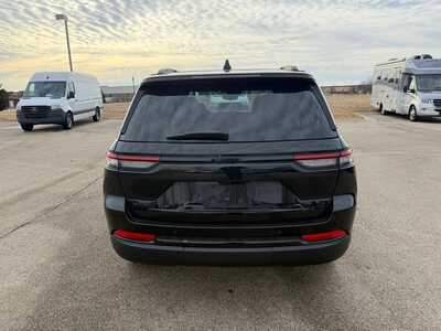 2024 Jeep Grand Cherokee, $32000. Photo 3