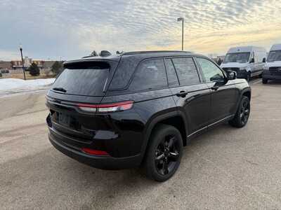 2024 Jeep Grand Cherokee, $32000. Photo 4