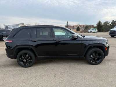 2024 Jeep Grand Cherokee, $32000. Photo 6