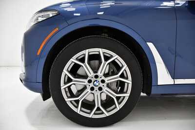2022 BMW X7, $41000. Photo 7