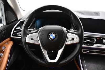 2022 BMW X7, $41000. Photo 9