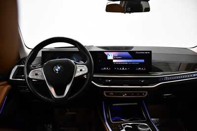 2024 BMW X7, $64695. Photo 8