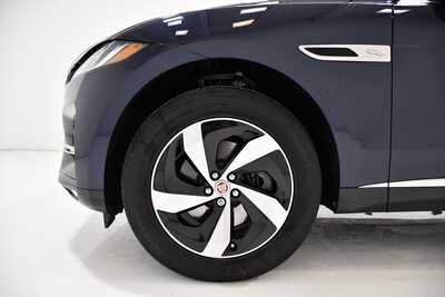 2022 Jaguar F-Pace, $32000. Photo 7