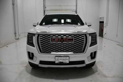 2022 GMC Yukon XL, $48695. Photo 2
