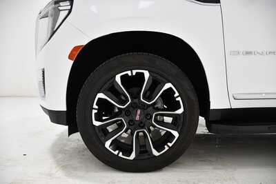 2022 GMC Yukon XL, $48695. Photo 7