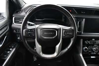 2022 GMC Yukon XL, $48695. Photo 9