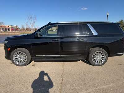 2022 Cadillac Escalade ESV, $42995. Photo 3