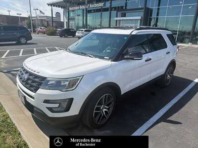 2017 Ford Explorer, $15000. Photo 1