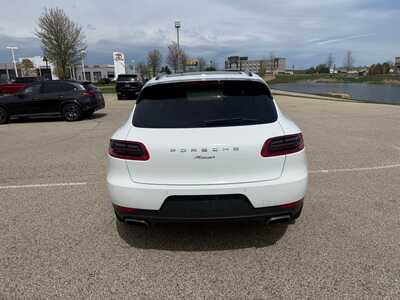 2018 Porsche Macan, $26995. Photo 3