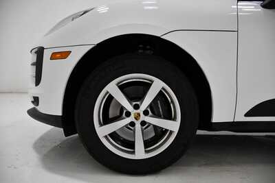 2021 Porsche Macan, $35100. Photo 6