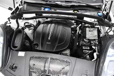 2021 Porsche Macan, $35100. Photo 7