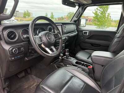 2023 Jeep Wrangler, $28000. Photo 11