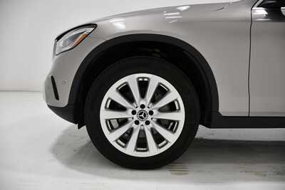 2021 Mercedes-Benz GLC-Class, $23695. Photo 7
