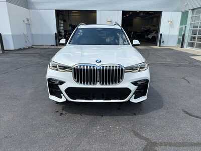 2022 BMW X7, $46000. Photo 2