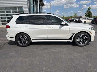 2022 BMW X7, $46000. Photo 4