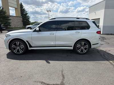 2022 BMW X7, $46000. Photo 9