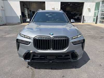 2024 BMW X7, $67000. Photo 2