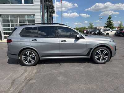 2024 BMW X7, $67000. Photo 4